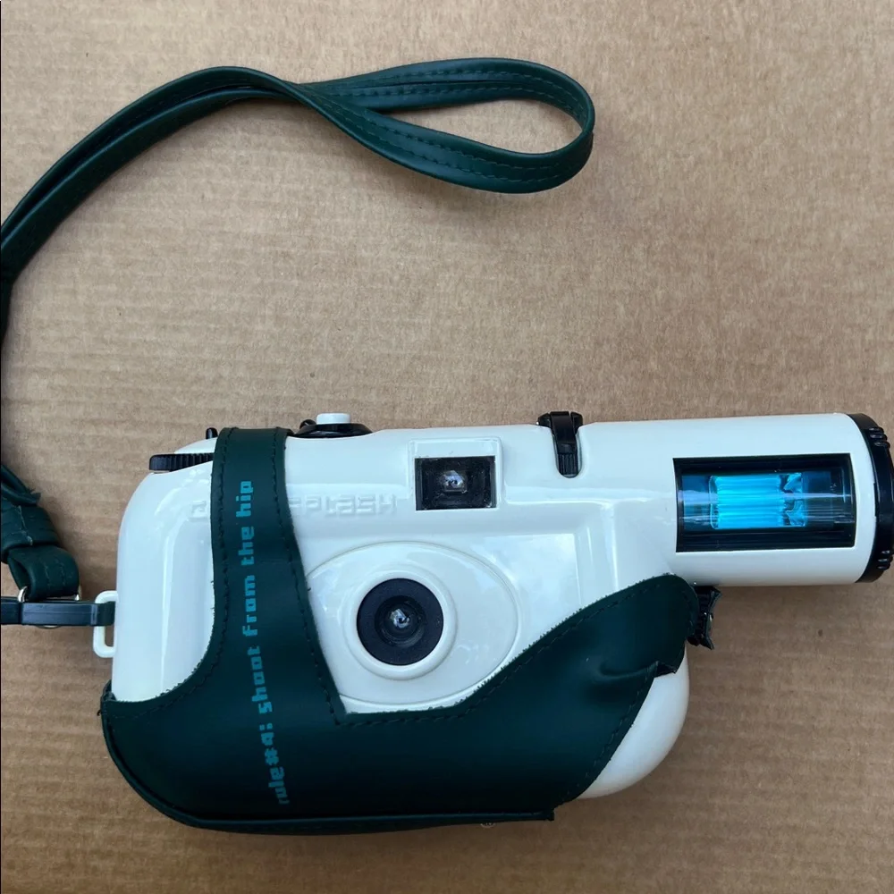 White Lomography Color Splash Camera 35mm w/ 2 Covers
